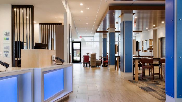 holiday inn express and suites racine by ihg