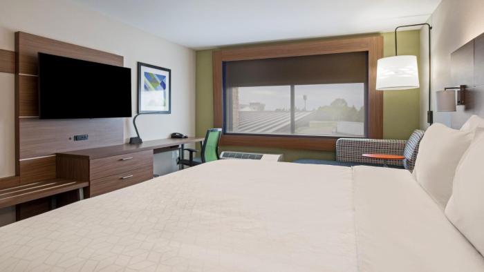 holiday inn express and suites racine by ihg