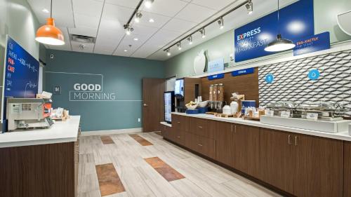 holiday inn express and suites racine by ihg