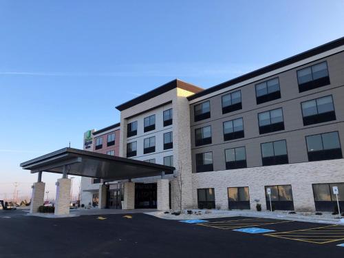 holiday inn express and suites racine by ihg