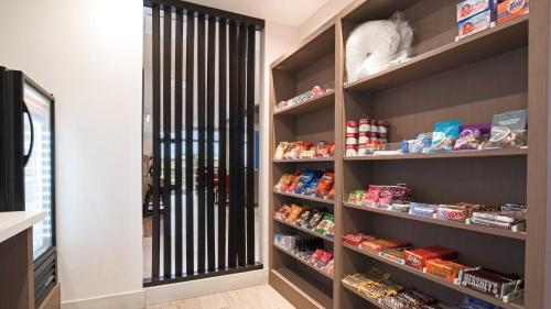 holiday inn express and suites racine by ihg