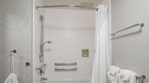 holiday inn express and suites racine by ihg
