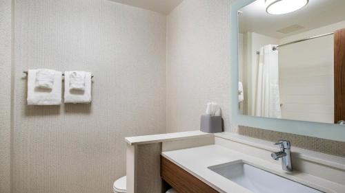 holiday inn express and suites racine by ihg