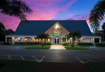 hometowne studios by red roof vero beach i 95