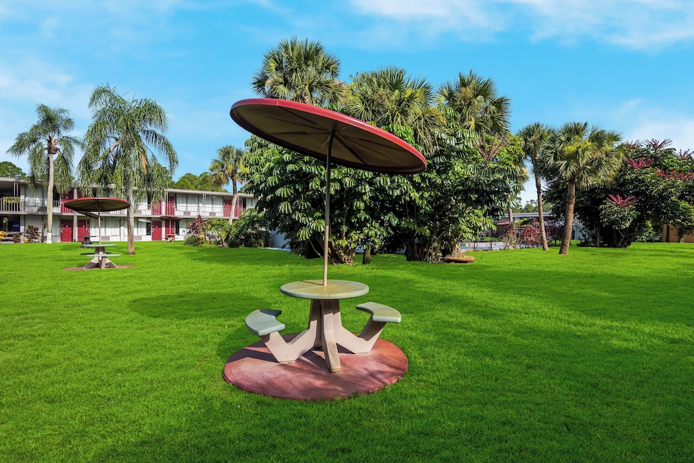 hometowne studios by red roof vero beach i 95