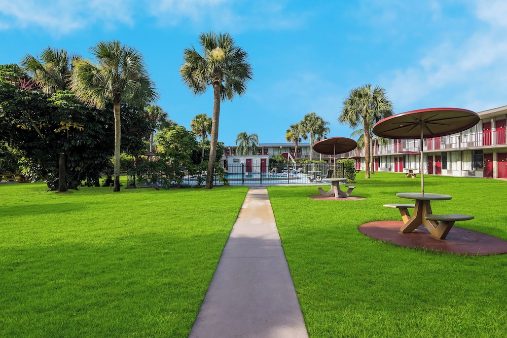hometowne studios by red roof vero beach i 95