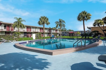 hometowne studios by red roof vero beach i 95