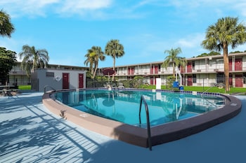 hometowne studios by red roof vero beach i 95
