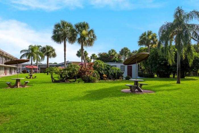hometowne studios by red roof vero beach i 95