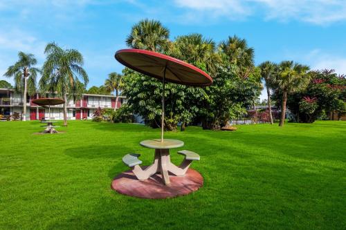 hometowne studios by red roof vero beach i 95