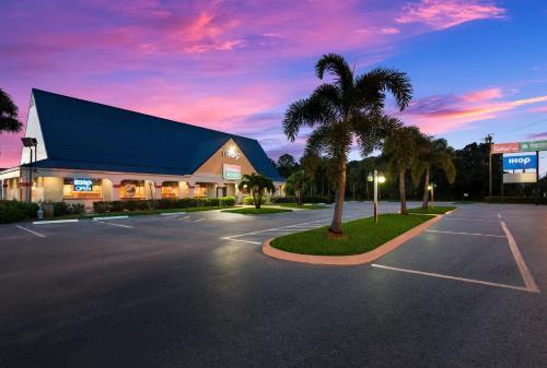 hometowne studios by red roof vero beach i 95