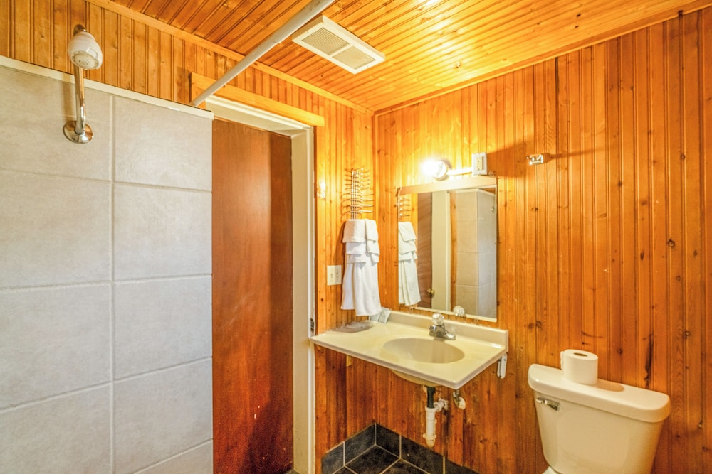 green acre motel by oyo near rush county airport