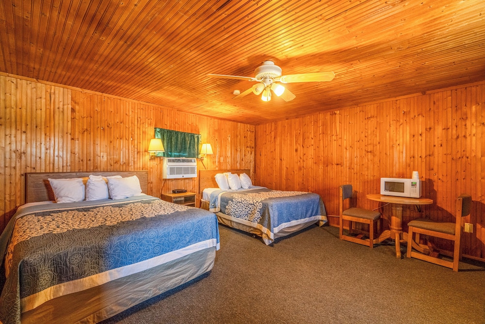 green acre motel by oyo near rush county airport