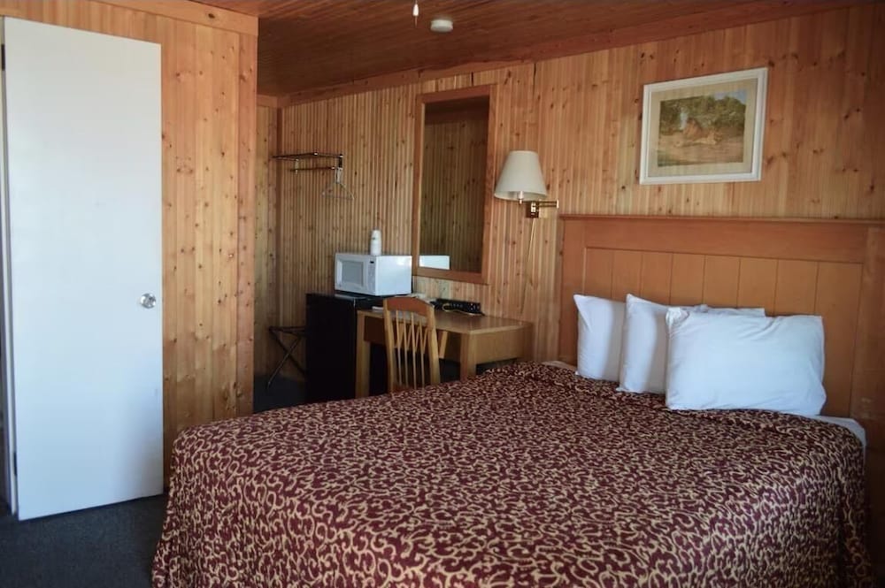 green acre motel by oyo near rush county airport