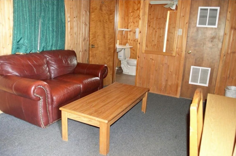 green acre motel by oyo near rush county airport