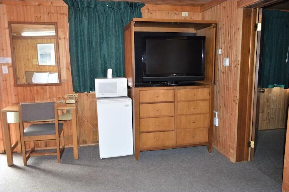 green acre motel by oyo near rush county airport