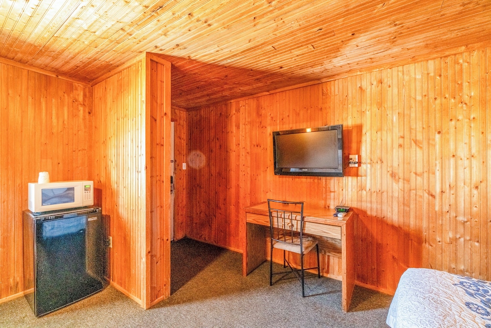 green acre motel by oyo near rush county airport