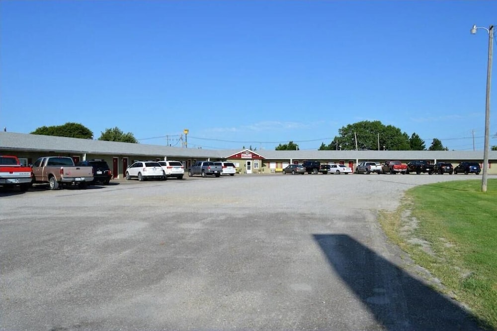 green acre motel by oyo near rush county airport
