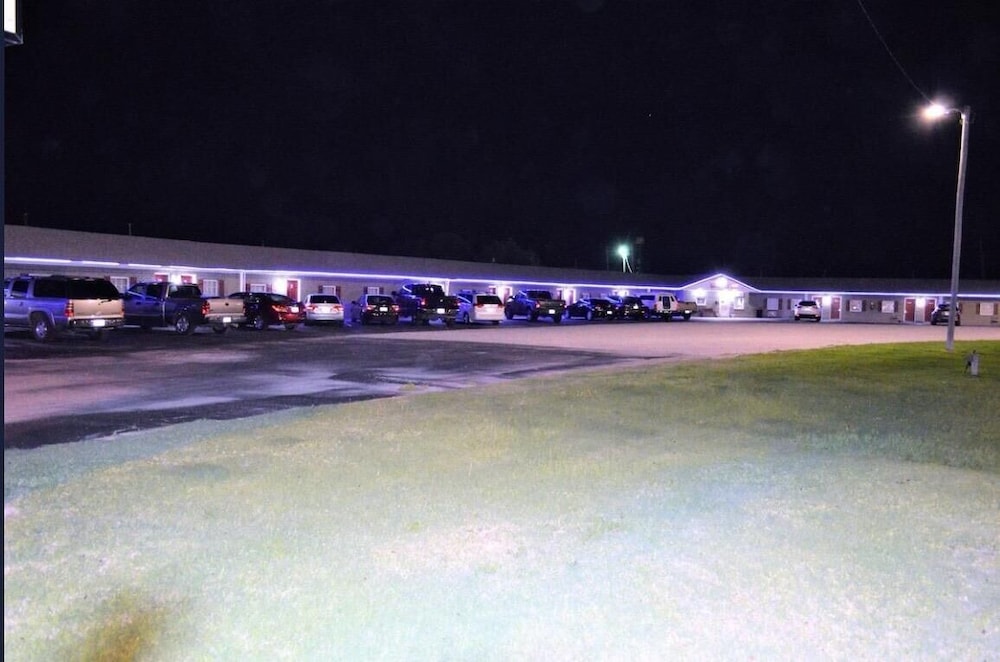 green acre motel by oyo near rush county airport