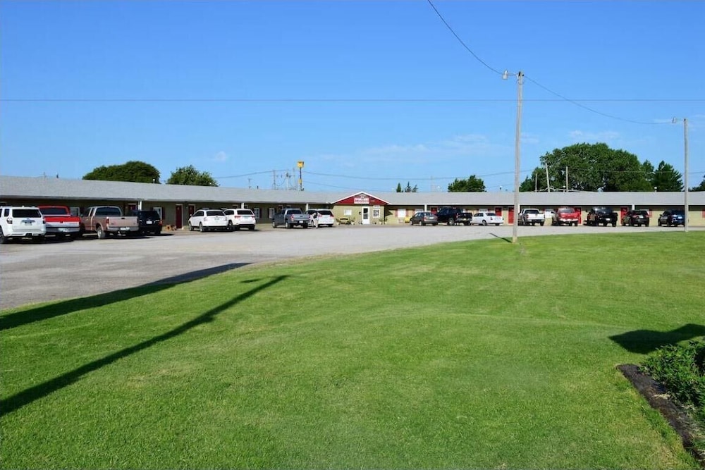 green acre motel by oyo near rush county airport