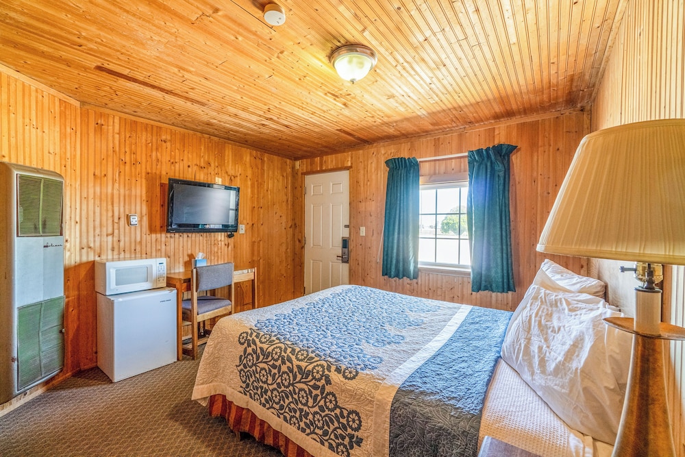 green acre motel by oyo near rush county airport