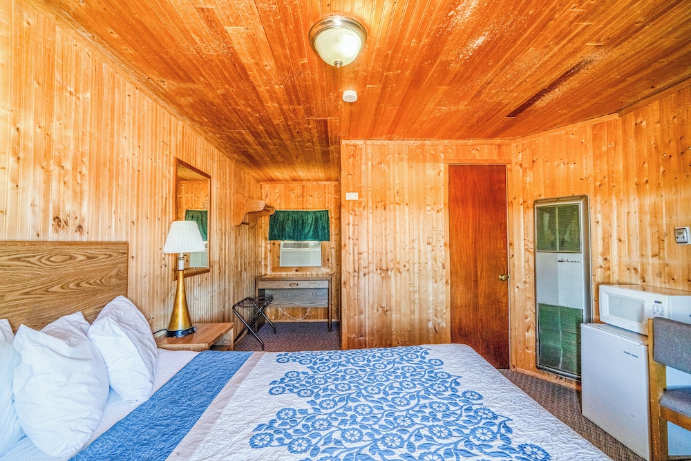 green acre motel by oyo near rush county airport