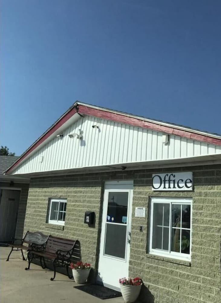 green acre motel by oyo near rush county airport