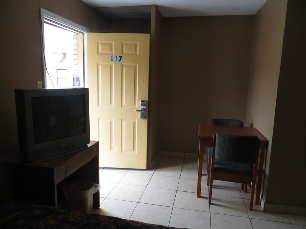 travel inn and suites