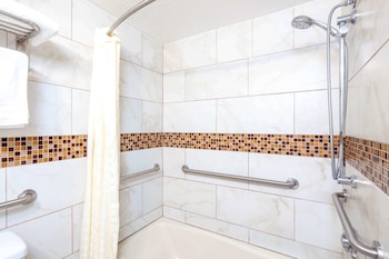 travelodge by wyndham harbor city