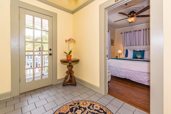 44 spanish street inn adults only