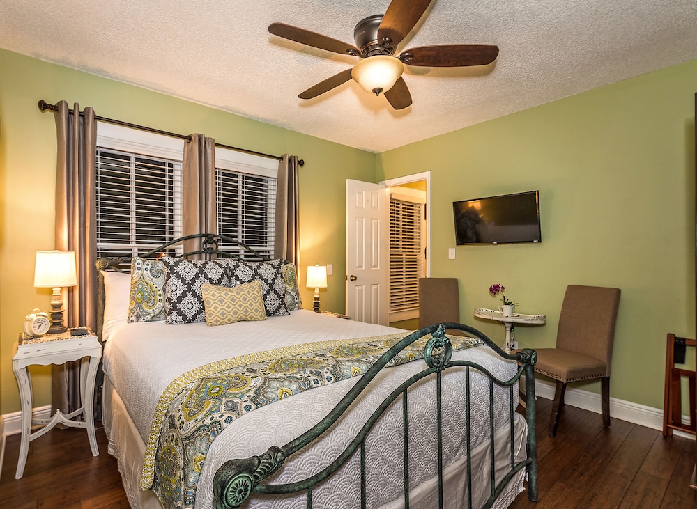 44 spanish street inn adults only