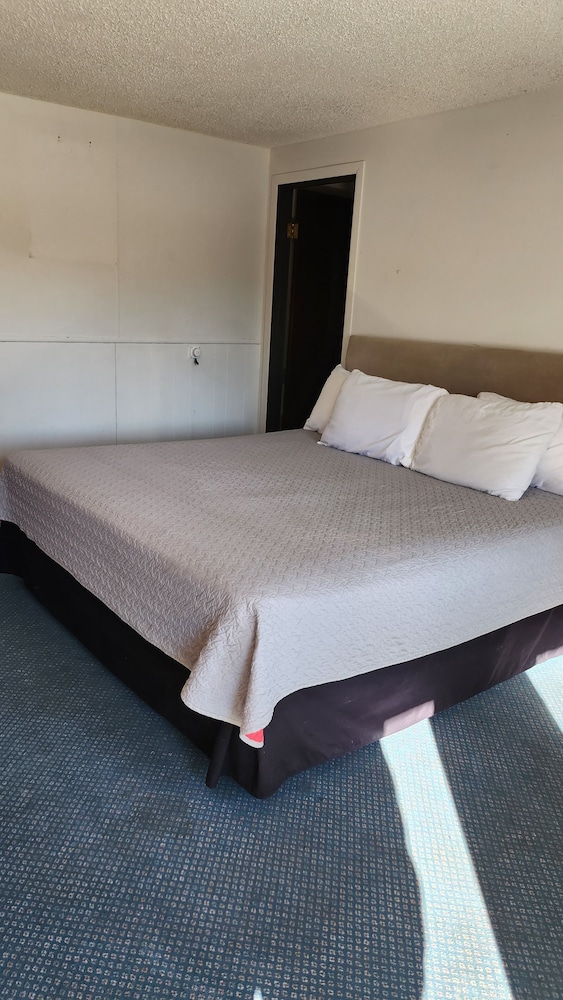 golden arrow motel