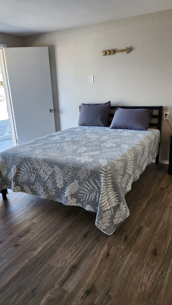 golden arrow motel