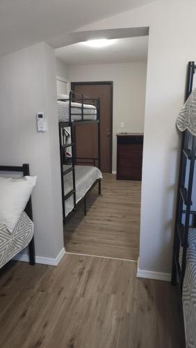 Golden Arrow Motel,,3 star