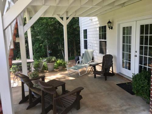 A Mighty Oak B&B,King>>Boonville,3 star