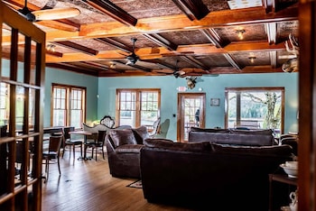 The Long View Lodge,Hamilton>>Big Moose,2 star