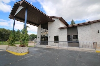 woodside dells hotel and suites