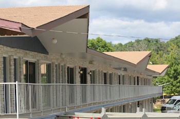 woodside dells hotel and suites