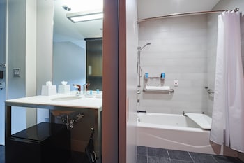 aloft cleveland airport