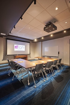 aloft cleveland airport