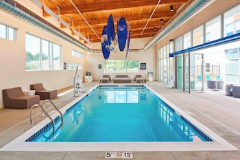 aloft cleveland airport