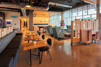 aloft cleveland airport