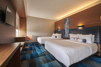 aloft cleveland airport