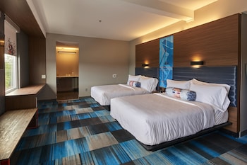 aloft cleveland airport