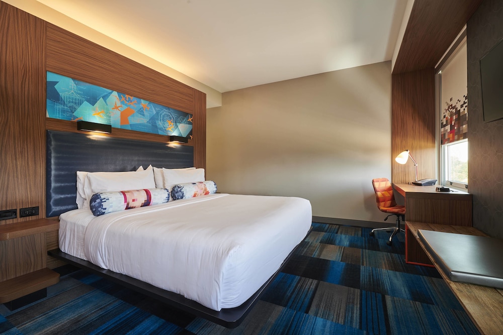 aloft cleveland airport