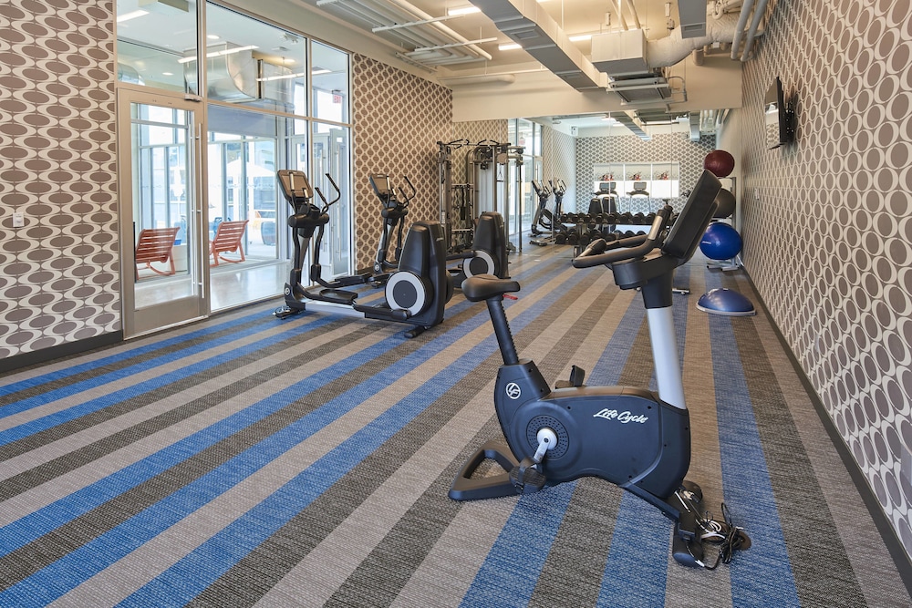 aloft cleveland airport