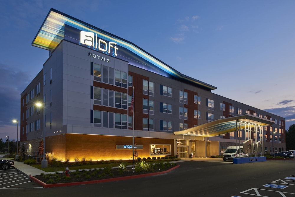aloft cleveland airport