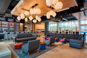 aloft cleveland airport