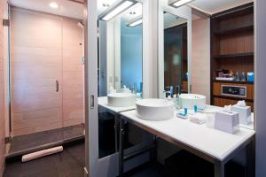 aloft cleveland airport