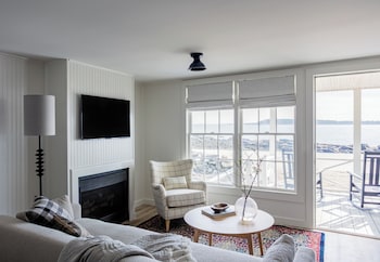 bluebird ocean point inn